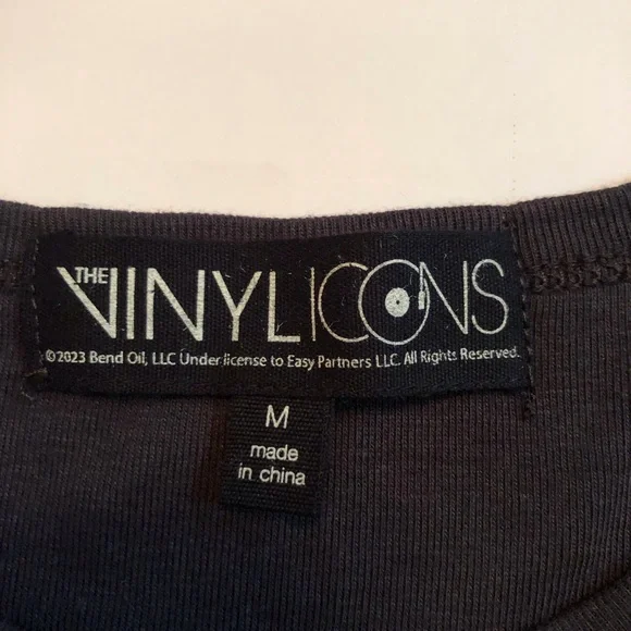 Vinyl Icons  NWOT JR (S & M) black cropped tee - DIE YOUNG STAY PRETTY - Picture 3 of 9